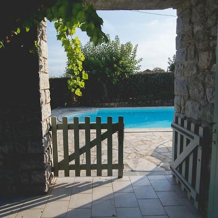 Les 23 Muriers Chauzon Exterior photo